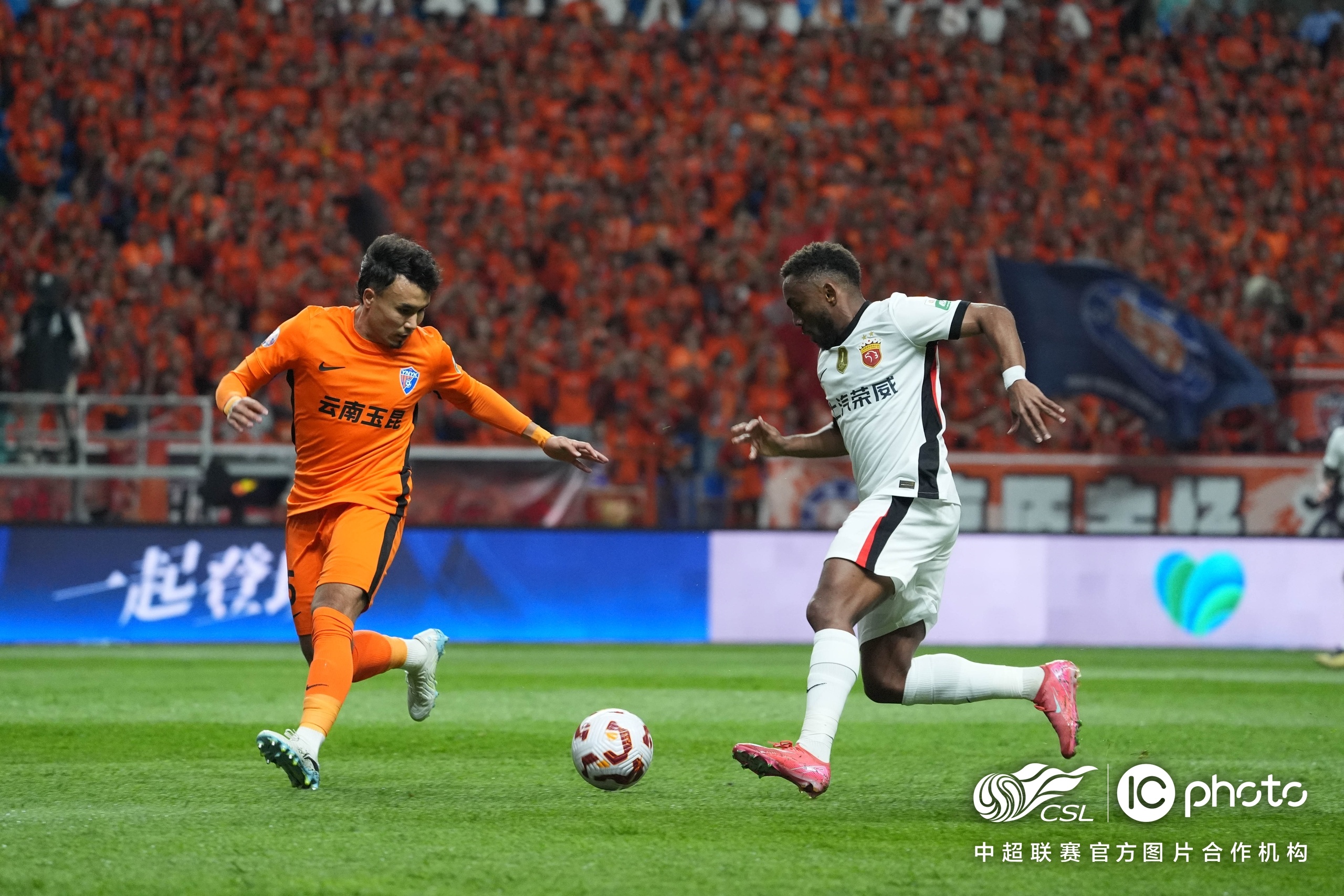 九游会官方网站包含清晨突围战来临,广东宏远围绕葡超迎来里程碑,压力陡增,更衣室氛围转暖的词条