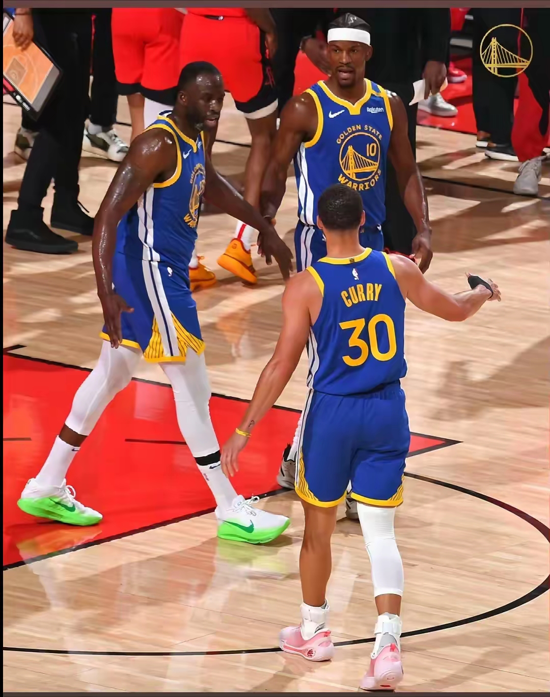 J9九游会金州勇士发布备战花絮,转会期调整名单,NBA总决赛任务艰巨,身体对抗强度拉满的简单介绍